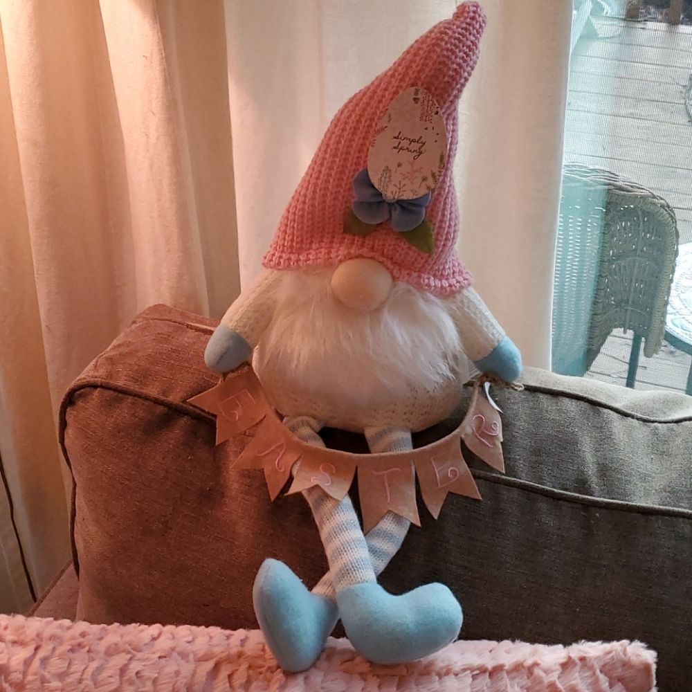 Gnome Holding Easter Banner